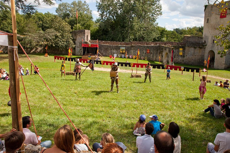 2014-08-16-Festival-Médiéval-au-Castrum-de-Pommyers-059.jpg